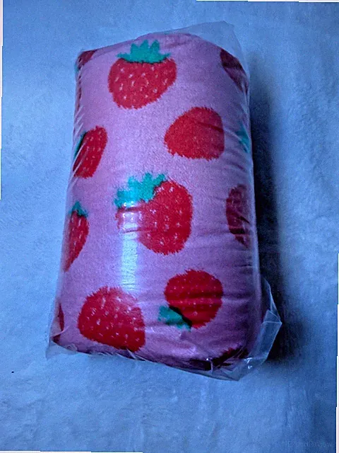 Pink Strawberry Fleece Blanket Soft Plush Throw Kawaii Fruit Print Cozy
