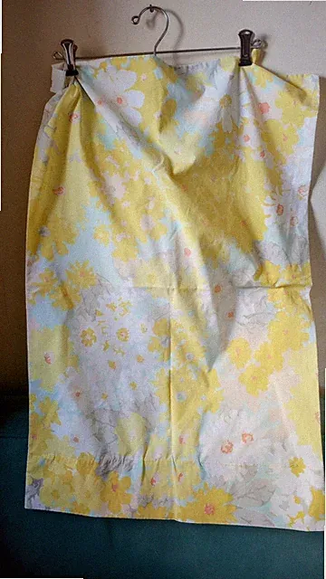 Vtg Fruit Of The Loom 2Yellow Floral Standard Pillowcases Nwot 42x36 Cottagecore